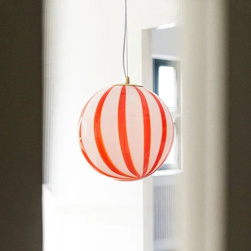 Suspension Boule en Verre Coloré – Lueur Moderne
