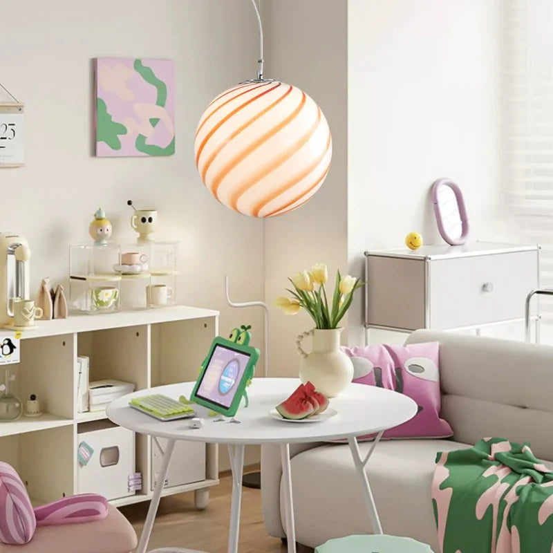 Suspension Boule en Verre Coloré – Lueur Moderne