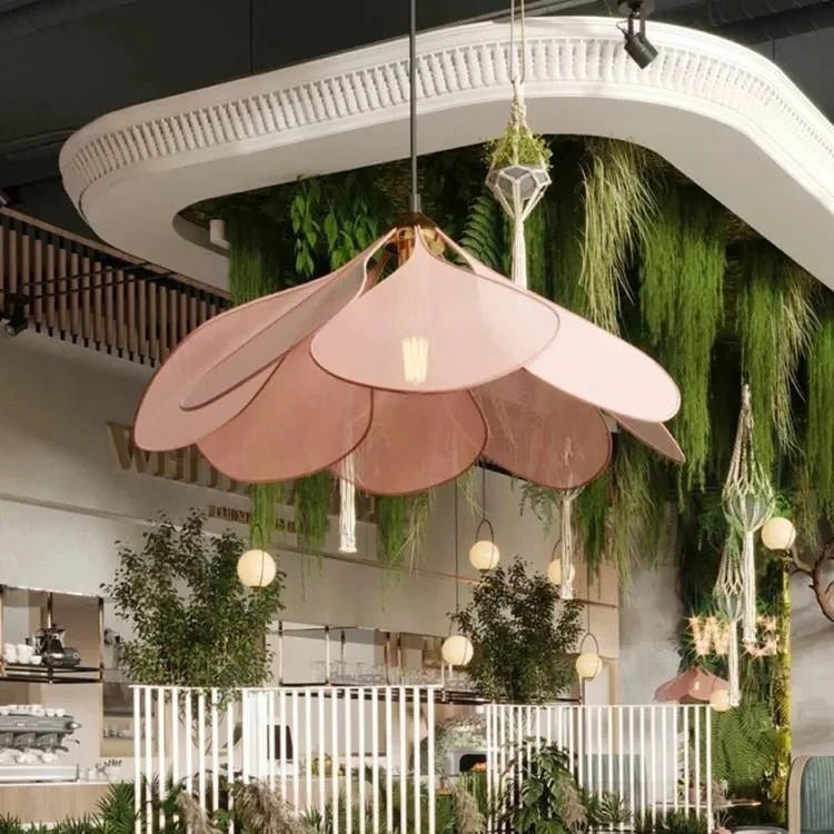 L’objet déco du mois du Juillet : La lampe florale qui fait fleurir votre intérieur - Maison Fantine