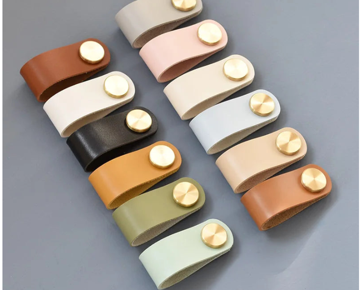 Poignée en Cuir Nordique pour Tiroirs et Armoires – Laiton & Cuirette