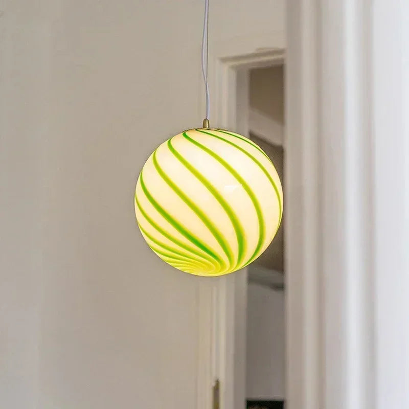 Suspension Boule en Verre Coloré – Lueur Moderne