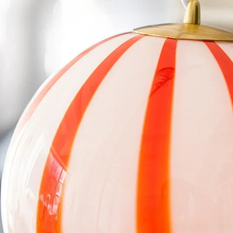 Suspension Boule en Verre Coloré – Lueur Moderne