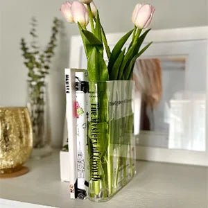 Vase en acrylique transparent en forme de livre – Poésie & design moderne