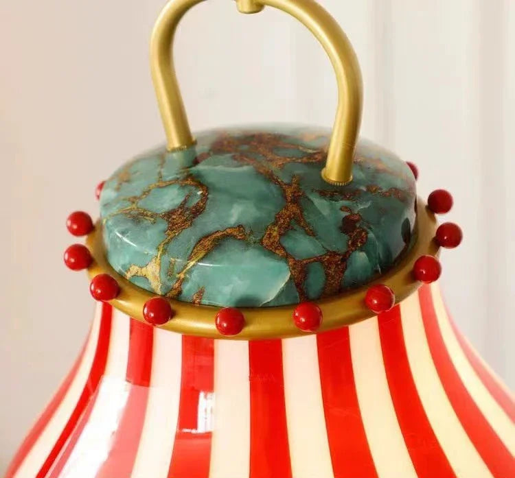 Suspension Rouge Aurora – Verre teinté et design sculptural