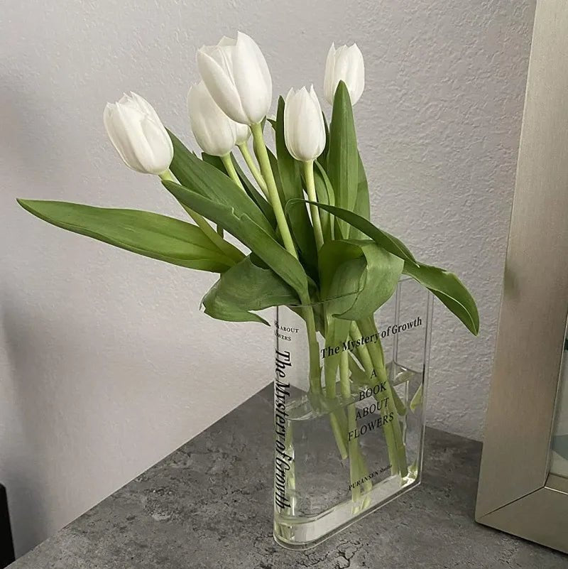 Vase en acrylique transparent en forme de livre – Poésie & design moderne