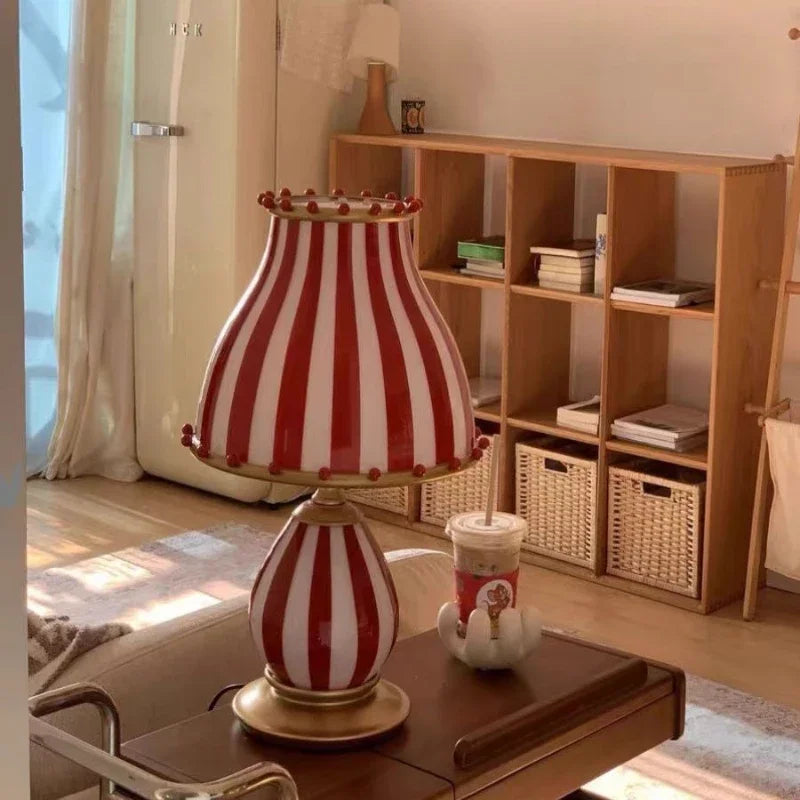 Lampe de Table Aurora – Verre teinté rouge et lumière d’ambiance